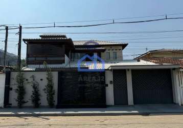 Sobrado de alto padrão à venda no bairro estrela d'alva em caraguatatuba, sp - com piscina, hidroma