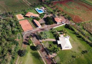 Terreno à venda localizado no condomínio rosa de saron em santa terezinha.