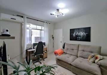 Lindo apartamento 2 dorms reformado em ótima localização em santos