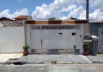 Venda de casa térrea no bairro da penha, em arujá/sp, 73m² com 3 quartos, sala de estar, área gourmet e garagem coberta para 02 autos. consulte-nos.