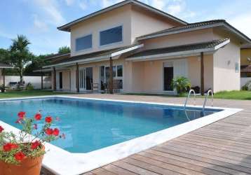 3 suítes com piscina para venda no retiro das caravelas em cananéia/sp