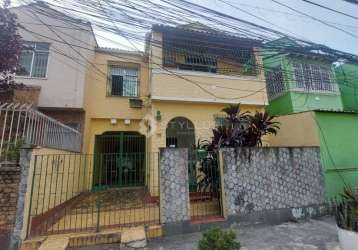 Casa com 4 quartos à venda na travessa deputado átila nunes, engenho novo, rio de janeiro, 110 m2 por r$ 400.000