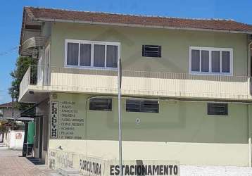 Casa de alvenaria com 550m² com 3 dormitório e ponto comercial