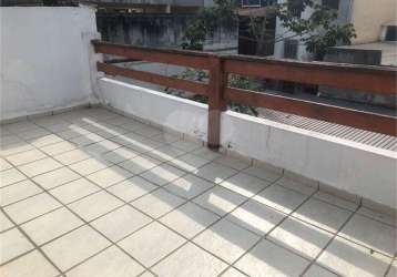 Sobrado duplex com terraço, metrô saens pena!