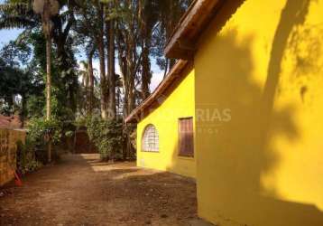 Casa em terreno bem grande arborizado , local tranquilo, próximo a represa