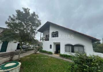 Casa á venda de esquina com 774m² de terreno na região do guarapiranga.