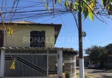 Sobrado a venda com 03 dormitórios sendo 02 suítes na região de interlagos.