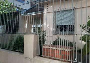 Casa com 3 quartos à venda na rua doutor oscar bittencourt, 117, menino deus, porto alegre por r$ 692.000