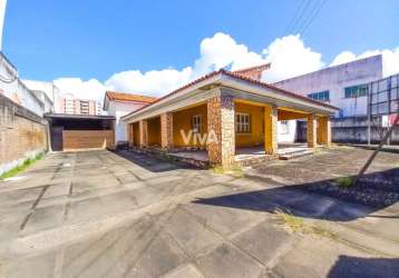 Casa com terreno comercial com  1.898 m² de área total na av. 13 de maio