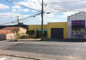 Casa térrea c/ 3 dorms, quintal com ótimo espaço e boa localização de jundiaí