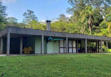 Sítio a venda com 186.000 m², casa sede com 3 dorms, cercado pela natureza