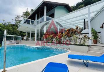 Bela casa com vista panorâmica do mar na praia da lagoinha em ubatuba-sp