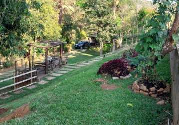 Bela chácara com paisagem deslumbrante no varadouro