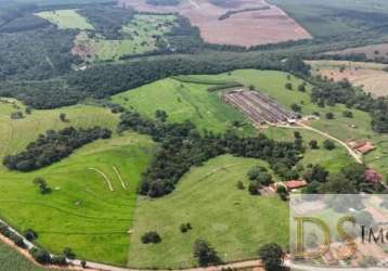 Sítio com granja a venda na região de itapetininga-sp, 23,8 alqueires, boa topografia, ótima casa sede com piscina