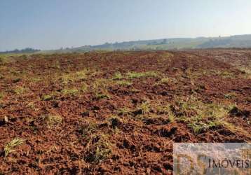 Excelente sítio a venda na região de itapetininga-sp,  com 37 alqueires, terra mista a vermelha, topografia semi plana e boa em água