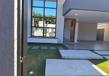 Linda casa disponível para locação com 3 dormitórios