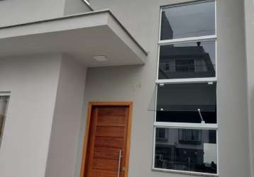 Linda casa disponível para venda com 3 dormitórios