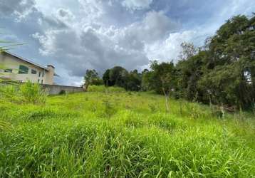 Terreno no condomínio estância dos lagos em atibaia.  são 1.000 m2 com excelente topografia e o lote todo murado.