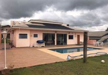 Casa térrea no condomínio serra da estrela em atibaia segurança 24 hs, piscina, amplo espaço gramado, pomar