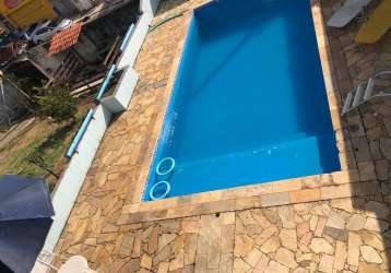 Casa com piscina em nazaré paulista