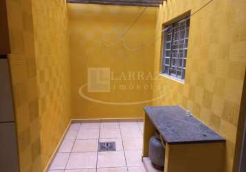 Apartamento terreo com quintal para venda no jardim anhanguera, 2 dormitorios sendo 1 suite, armarios em 60 m2 privativos