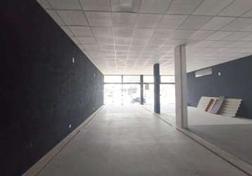 Sala comercial com 9x14m² em fazenda velha para locação