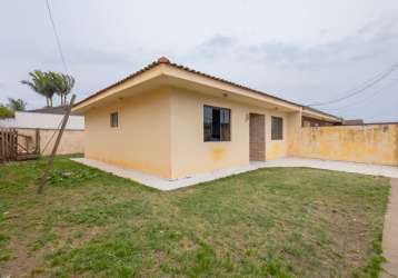 Casa com quintal, aceita financiamento.