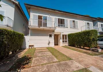 Elegante casa em condomínio  para venda com 3 quartos, 180m²