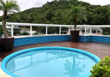 Linda cobertura em bombas, 139,2m² privativos, piscina, três suítes, 2 vagas, mobiliada.