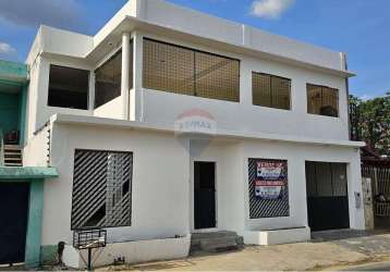 Alugo casa no conjunto beija flor 2 com área externa e edícula -  bairro flores