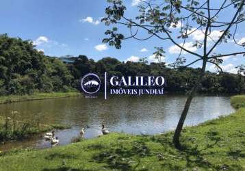 Vende terreno na malota -  condomínio chácara malota - 1.043m2 - declive - lago