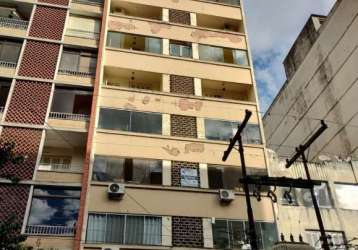 Apartamento no centro histórico, desocupado, 1 dormitório,  52,55 m², peças amplas,  bem conservado, piso laminado, aberturas em loro freijó, área de serviço e banheiro auxiliar, cozinha com entrada d