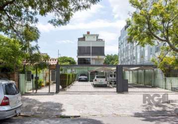 Cobertura à venda localizada na rua chico pedro, no bairro camaquã em porto alegre. &lt;br&gt;possui, living, um dormitório, cozinha planejada, banheiro social, terraço com churrasqueira, banheiro aux