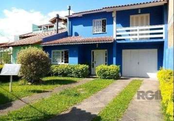 Ótima casa com living para 2 ambientes, integrado com cozinha americana, 3 dormitórios sendo 1 suíte, lavanderia, churrasqueira e pátio com piscina. piso em cerâmica, espera de água quente e espera de