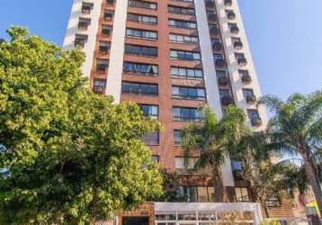 Apartamento semi-mobiliado 3 dormitórios sendo 1 suíte no bairro menino deus. &lt;br&gt;o imóvel possui amplo living para 2 ambientes, cozinha americana com churrasqueira, área de serviço separada, ba