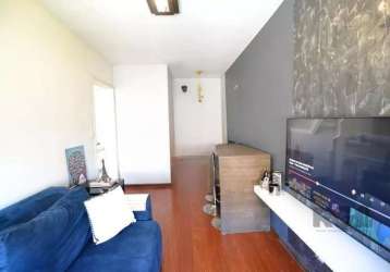 Vende apartamento com 2 dormitórios, living 2 ambientes, banheiro, cozinha, orientação norte, ensolarado, arejado, silencioso. somente um lance de escada . condomínio de baixo custo e gradil no bairro