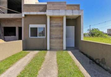 Excelente casa térrea, composta por dois dormitórios, banheiro, sala de estar, cozinha com churrasqueira, lavanderia, pátio frente e fundos.&lt;br&gt;localização privilegiada, perto do zaffari, escola