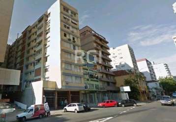 Excelente apartamento de 1 dormitório,  com ótima localização, ao lado da santa casa, próximo de todos os recursos, com living,  banho social, cozinha, aberturas em perfeito estado, pronto para morar,