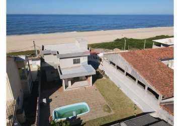 Maravilhosa casa pé na areia com 4 quartos, suíte, piscina e vista para o mar