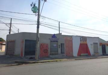 Esquina com casa residencial e cinco pontos comerciais no cecap