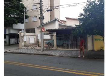 Casa venda em bairro comercial com terreno 350m², aceita ouvir oferta no valor.