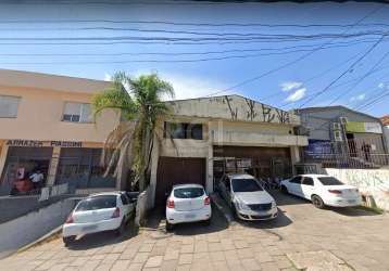 Pavilhão comercial localizado na rua coronel aparício borges. possui escritório, sala, depósito, cozinha, 06 banheiros e um enorme pátio com vaga para vários carros. área total de 800m². bem localizad