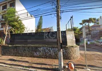 Ótimo terreno no bairro petrópolis, com 494m² (35x17) esquina com av protásio alves. ideal para instalação de empresa, loja, prédio comercial ou mesmo residencial. localizado em excelente região com a