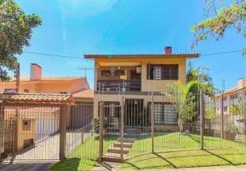 Casa 03 dormitórios + 1 dorm (04 dormitórios) com 258m² privativos, bairro espírito santo no loteamento altos do ipê. primeiro pavimento: sala ampla com lareira, escritório (opção de virar 4° dormitór