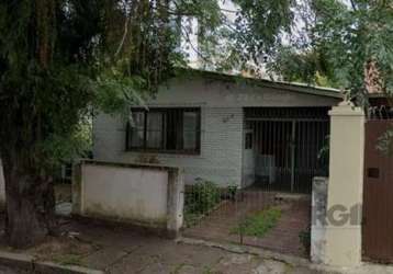 Vendo excelente terreno na melhor localização do bairro jardim botânico.&lt;br&gt;medindo 10 x 27 m, no total de 270 m2., constitui uma casa com 2 dormitórios ,sala, cozinha e banheiro.&lt;br&gt;nos f