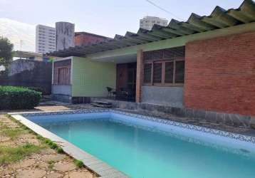 Casa plana com excelente localização no são joão do taupe!