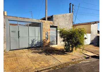 Vende-se casa 3 quartos 2 banheiros - 140m² - estiva gerbi/sp