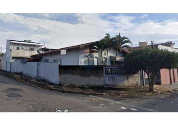 Excelente oportunidade: casa para morar + 2 casas para alugar no mesmo terreno