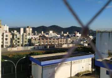 Apartamento com 2 dormitórios localizado a 750m do supermercado schmit no centro de camboriú