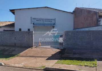 Imóvel residencial com terreno inteiro - possui salão de igreja no lote